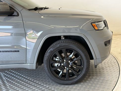 Used 2021 Jeep Grand Cherokee Laredo X AWD/4WD image 13