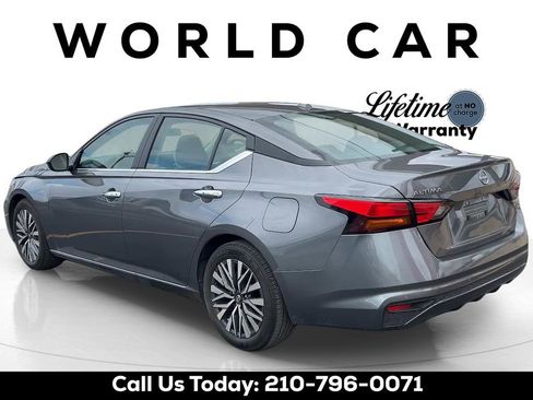 Used 2025 Nissan Altima 2.5 SV FWD image 5