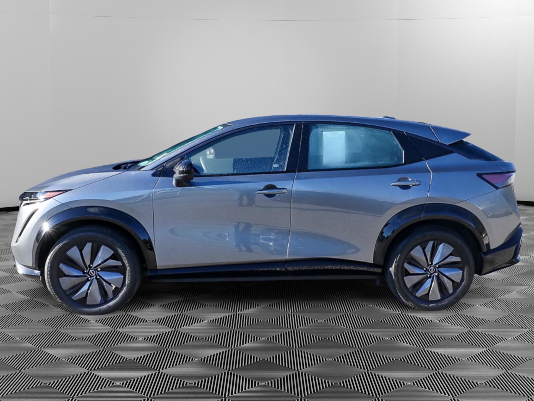 Used 2023 Nissan Ariya AWD image 3