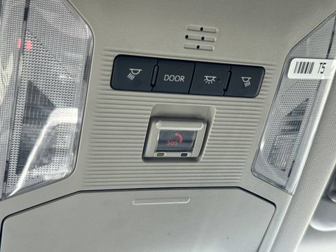 Used 2025 Toyota RAV4 XLE AWD/4WD image 32