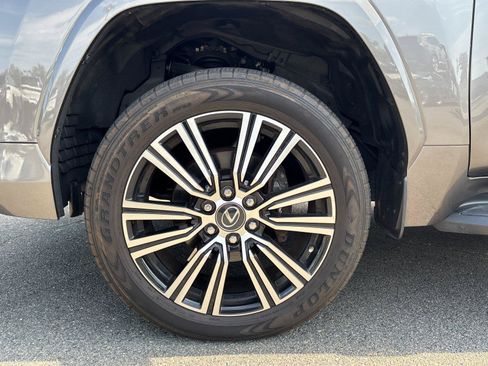 Used 2023 Lexus LX 600 4WD w/ Appearance Package image 10