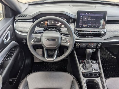 Used 2024 Jeep Compass Latitude image 18