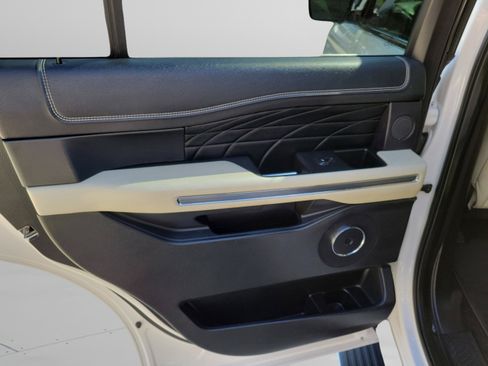 Used 2019 Ford Expedition Platinum RWD image 16