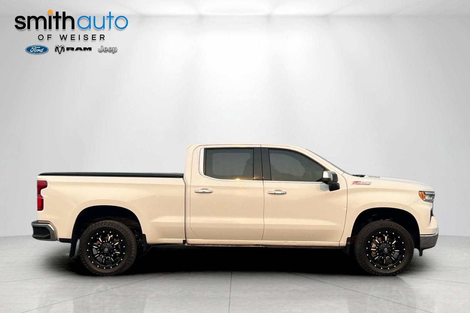 Used 2023 Chevrolet Silverado 1500 LTZ w/ Technology Package AWD/4WD image 3