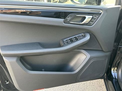 Used 2024 Porsche Macan image 22