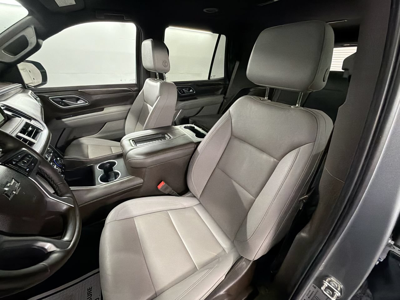 Used 2024 Chevrolet Tahoe Z71 w/ Luxury Package AWD/4WD image 19