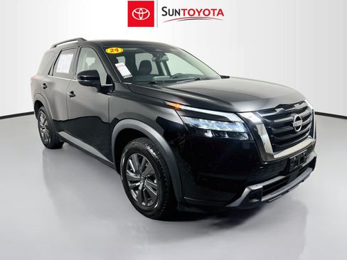 Used 2024 Nissan Pathfinder SV FWD image 1