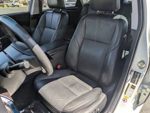 Used 2016 Toyota Avalon XLE Premium w/ Preferred Accessory Package FWD image 11