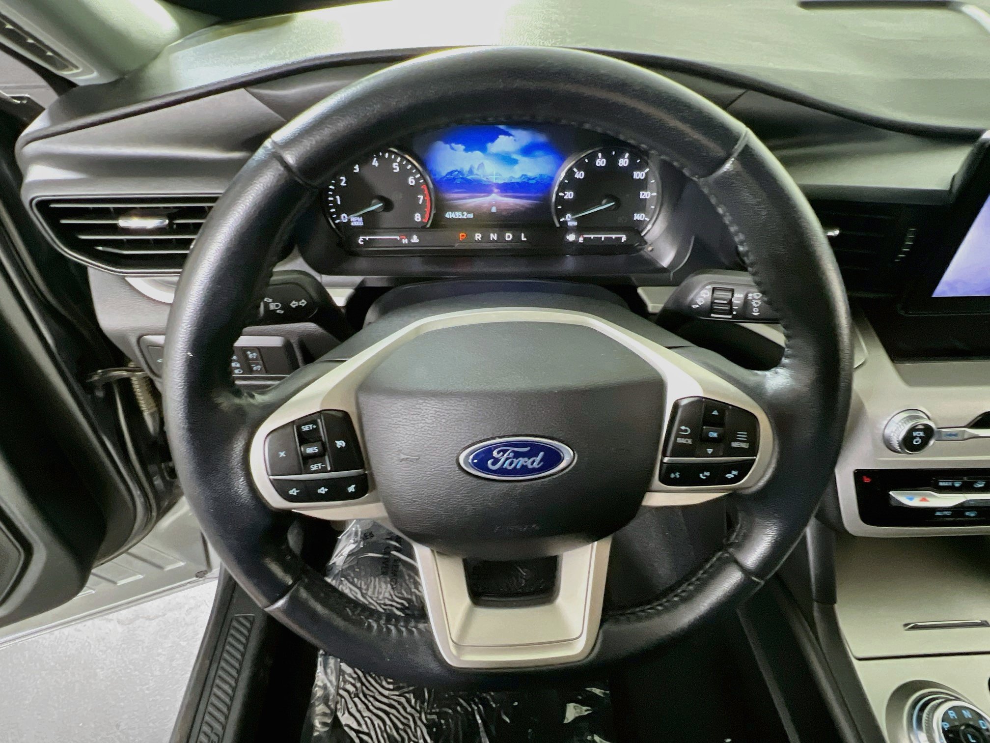 Used 2021 Ford Explorer XLT AWD/4WD image 11