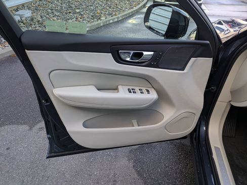 New 2026 Volvo XC60 B5 Ultra w/ Protection Package Premier image 11