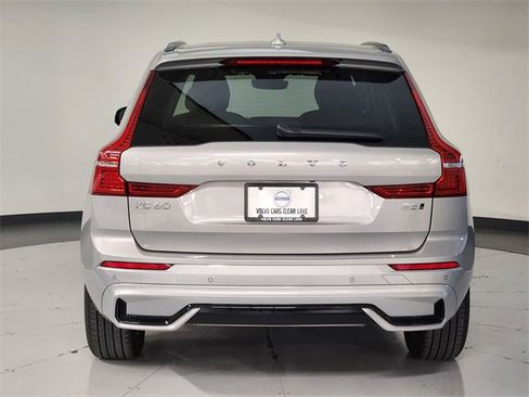 Used 2025 Volvo XC60 B5 Core image 10