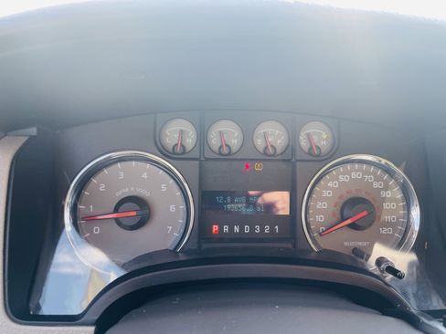 Used 2010 Ford F150 XLT image 16