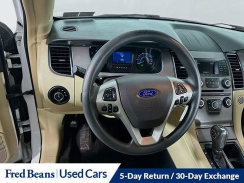 Used 2018 Ford Taurus SE FWD image 19