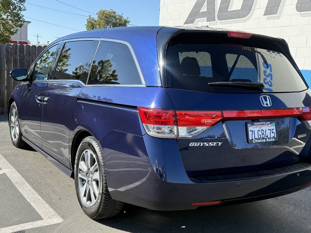 Used 2015 Honda Odyssey Touring image 3