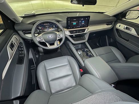 New 2026 Ford Explorer Active image 9