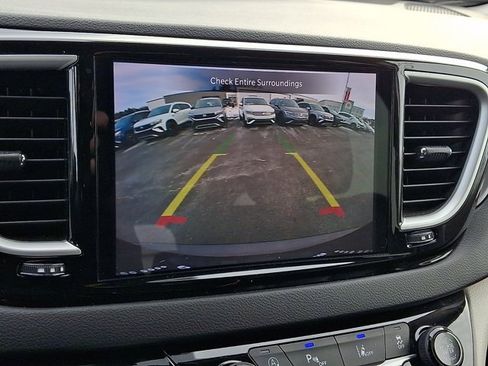 Certified 2022 Chrysler Pacifica Touring-L image 24