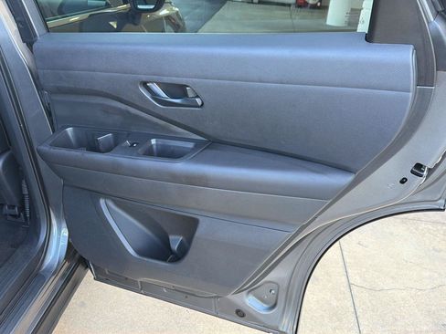 Used 2025 Nissan Pathfinder SV FWD image 16