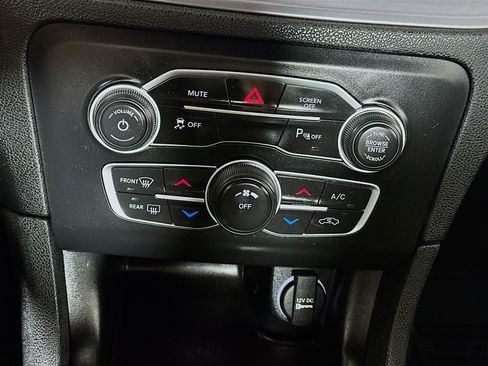 Used 2023 Dodge Charger SXT RWD image 15