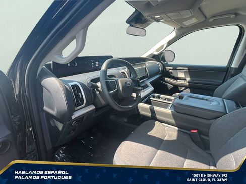 Used 2025 Ford Expedition Active AWD/4WD image 15