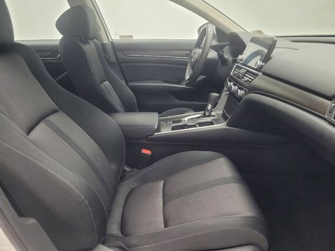 Used 2018 Honda Accord EX image 21