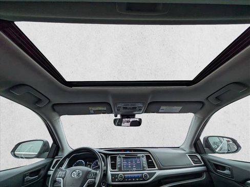 Used 2019 Toyota Highlander XLE image 20
