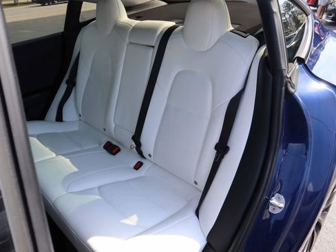 Used 2023 Tesla Model 3 Standard Range image 3