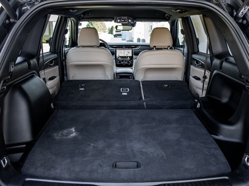 Used 2024 Jeep Grand Cherokee Limited AWD/4WD image 25