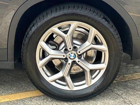 Used 2022 BMW X4 xDrive30i w/ Parking Assistance Package AWD/4WD image 5