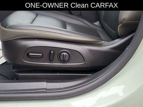 Used 2025 Chevrolet Trax ACTIV w/ Sunroof Package image 6