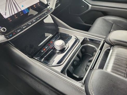 Used 2024 Jeep Wagoneer Series II w/ Flexible Seating Group image 16