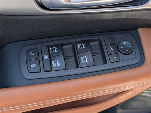 New 2026 Chrysler Pacifica Pinnacle image 11