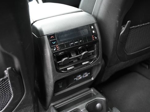 Used 2024 Jeep Grand Cherokee L Limited w/ Luxury Tech Group II image 20