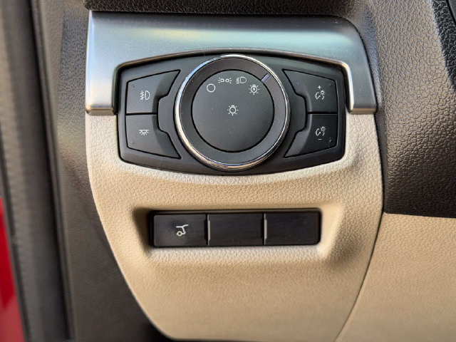 Used 2018 Ford Explorer XLT w/ Equipment Group 202A FWD image 8