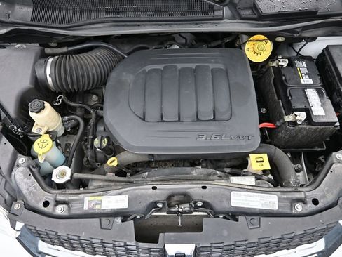 Used 2020 Dodge Grand Caravan SE image 22