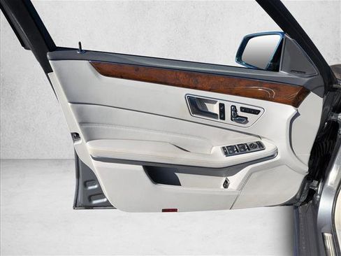 Used 2014 Mercedes-Benz E 350 Sedan image 23