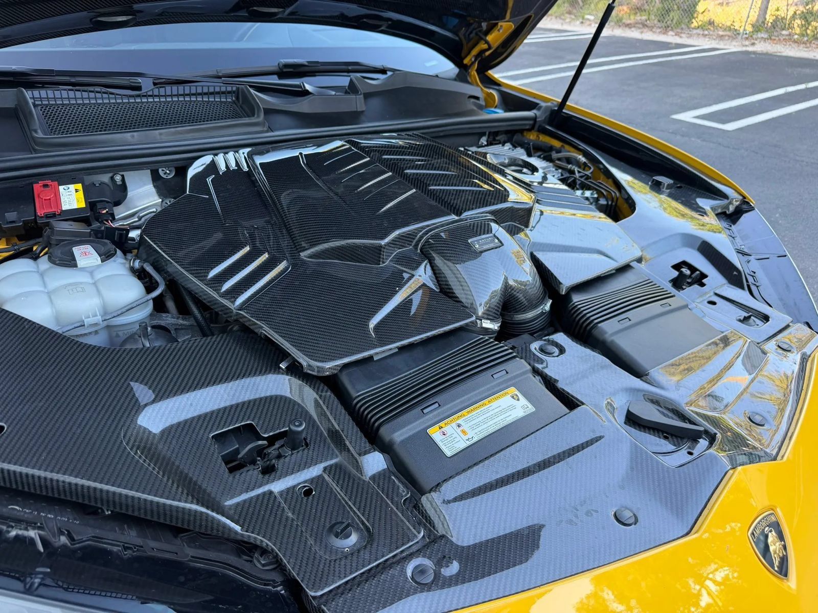 Used 2021 Lamborghini Urus AWD/4WD image 45