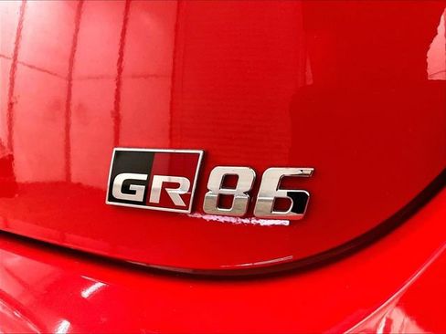 Used 2023 Toyota GR86 w/ ALL Weather Mat Package (TMS) RWD image 13