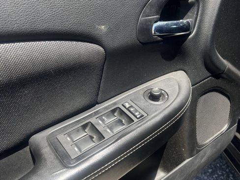 Used 2013 Dodge Avenger SE FWD image 7