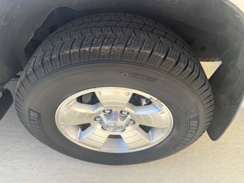 Used 2007 Toyota 4Runner SR5 AWD/4WD image 17
