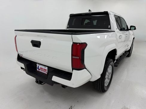 Used 2025 Toyota Tacoma SR5 w/ SR5 Upgrade Package image 40