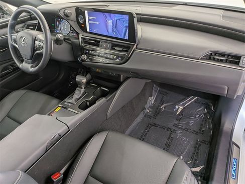 Used 2024 Lexus ES 300h w/ Premium Package image 38