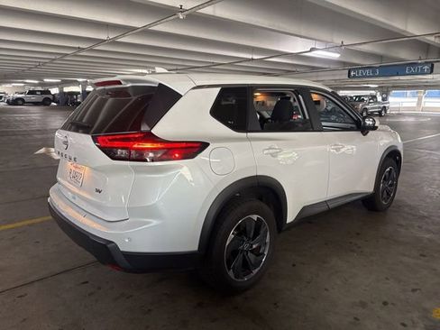 Used 2024 Nissan Rogue SV FWD image 4