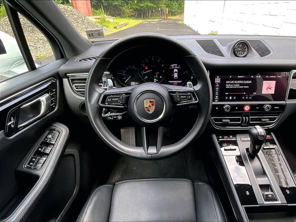 Certified 2026 Porsche Macan AWD/4WD image 11