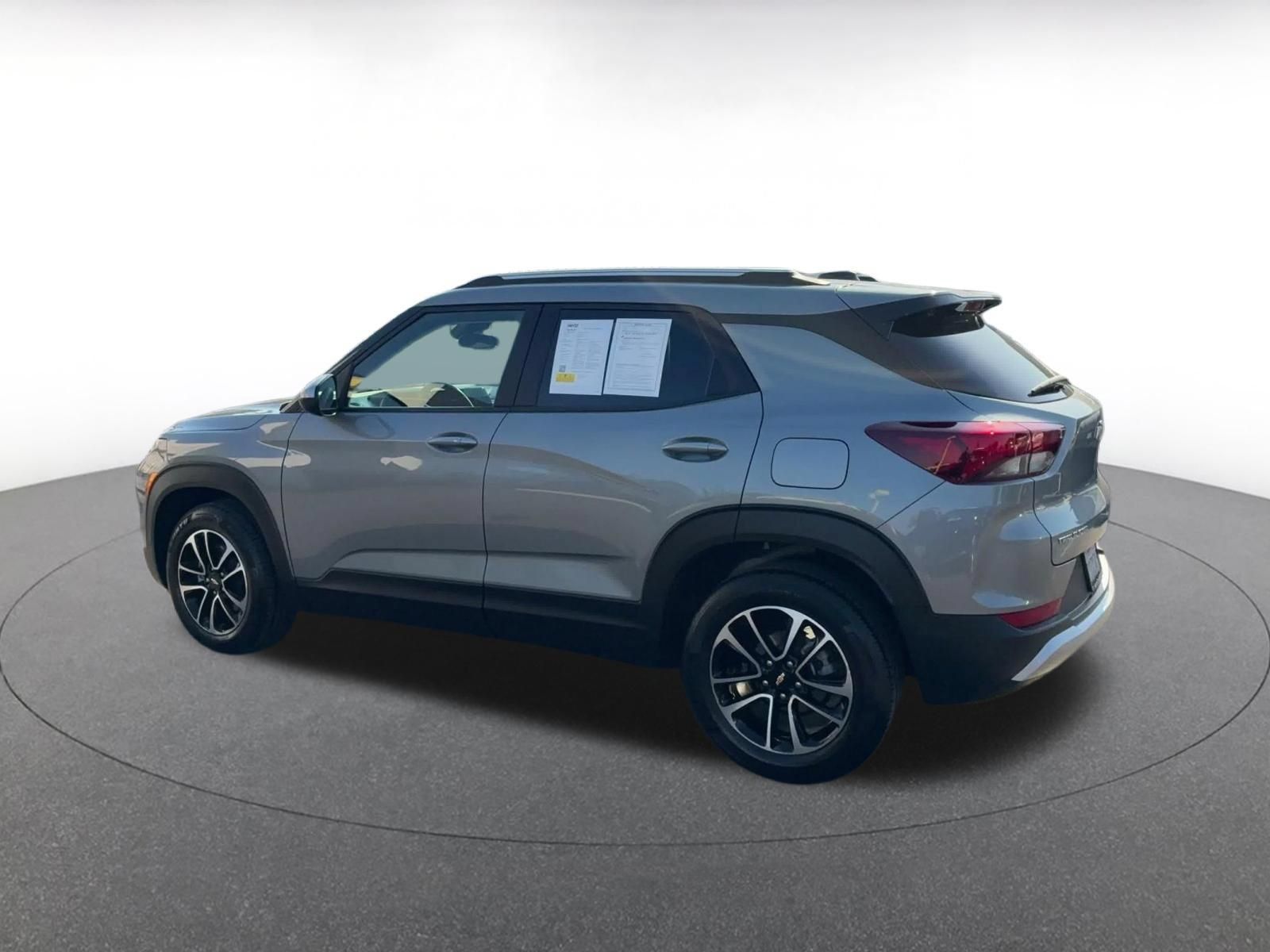 Used 2025 Chevrolet TrailBlazer LT FWD image 9