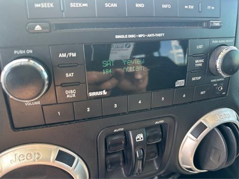 Used 2017 Jeep Wrangler Unlimited Sahara AWD/4WD image 16