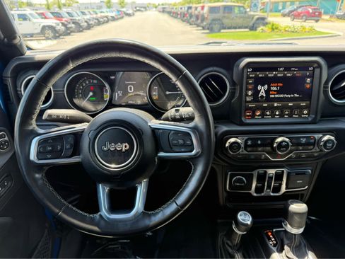 Used 2023 Jeep Wrangler Unlimited Sahara w/ Cold Weather Group AWD/4WD image 18