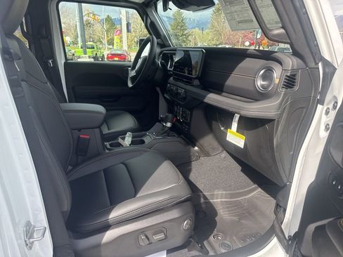New 2026 Jeep Gladiator Sport AWD/4WD image 12
