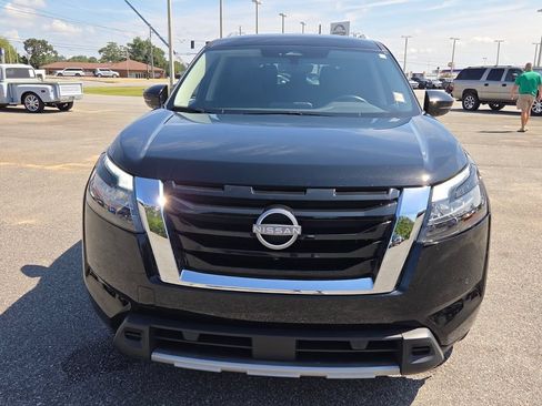 Used 2025 Nissan Pathfinder SL AWD/4WD image 17