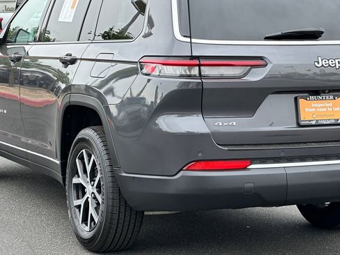 Certified 2024 Jeep Grand Cherokee L Limited w/ Luxury Tech Group II image 6