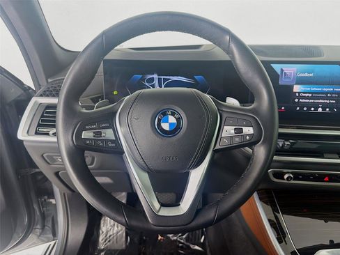 Used 2025 BMW X5 xDrive50e image 10